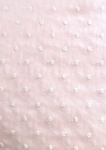 Tela rosa con topos blanco